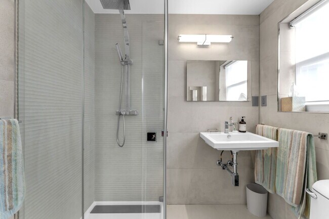 Building Photo - 4925 Collins Ave