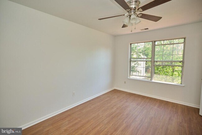 Building Photo - 46760 Hobblebush Terrace