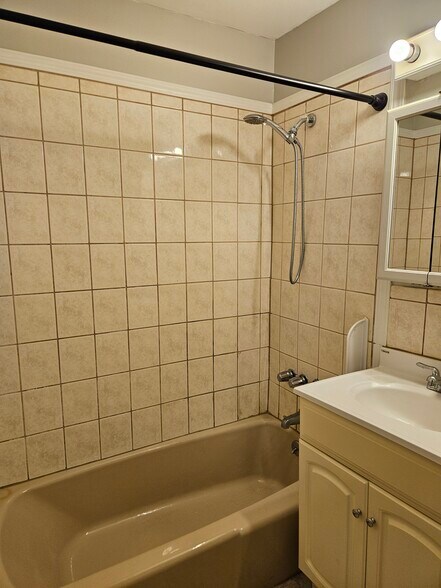 Bathroom - 4 Brook Rd