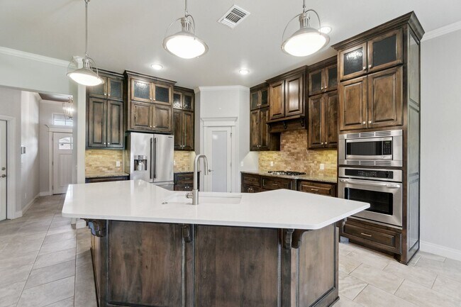 Building Photo - Upscale Comfort Meets Everyday Functionality in This Stunning 3-Car Garage Home!