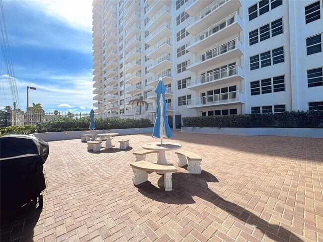 Building Photo - 3850 Galt Ocean Dr