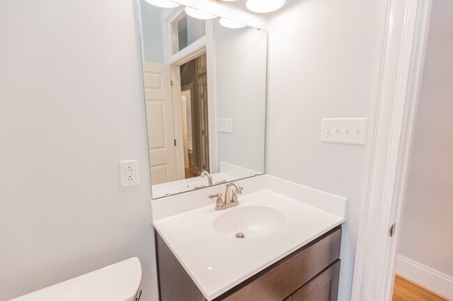 Building Photo - 1121 West Ave