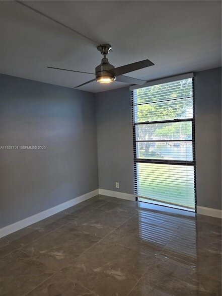 Building Photo - 3401 N Country Club Dr