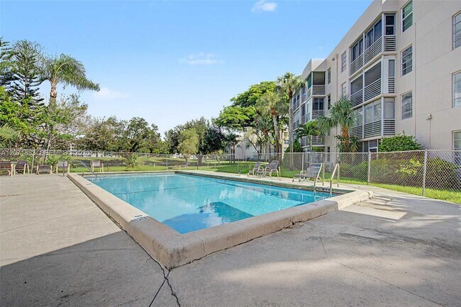 Building Photo - 9520 Seagrape Dr
