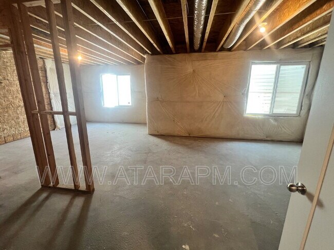 Building Photo - 9742 N Aaron Ave