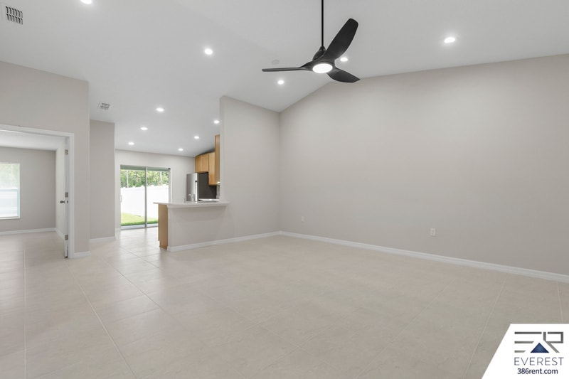 Building Photo - 14 Llovera Pl