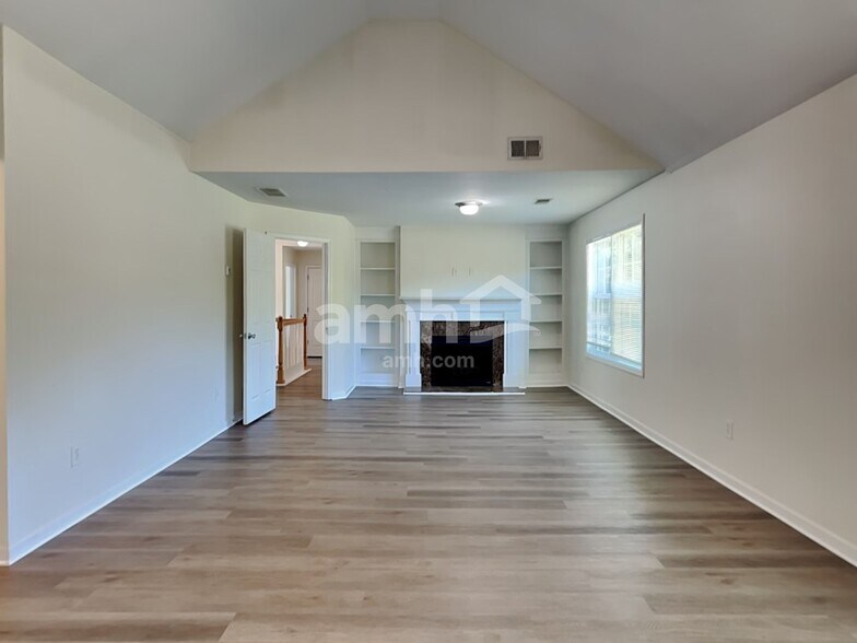 Building Photo - 35 Hampton Pl