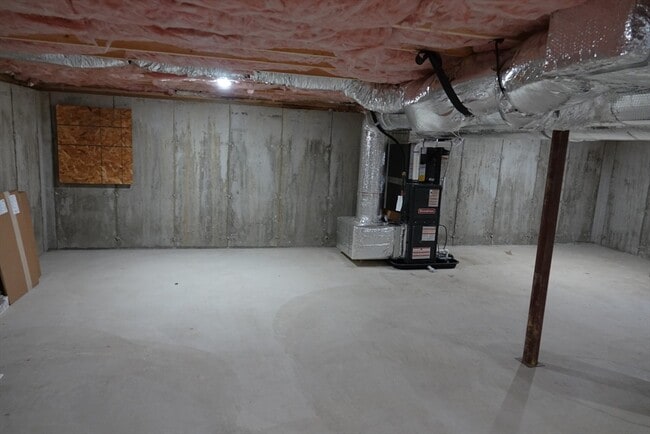 Building Photo - 6 Pondover Rd