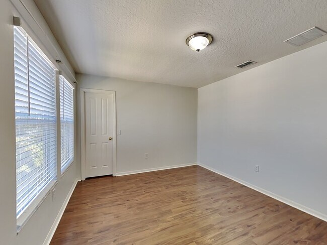 Building Photo - 934 Tramells Trail
