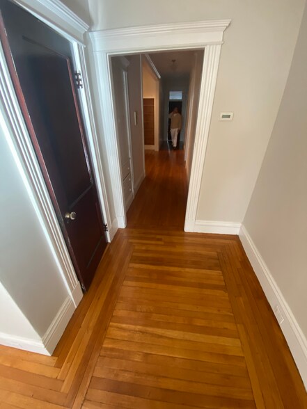 Building Photo - 17 Gibbs St