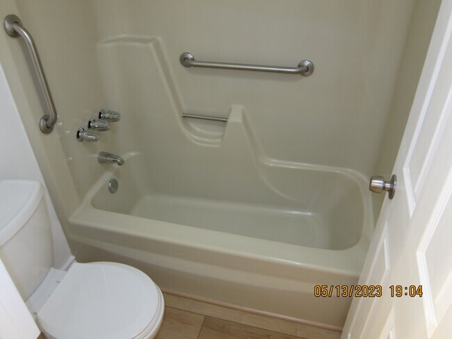 Building Photo - 3033 E Devonshire Ave