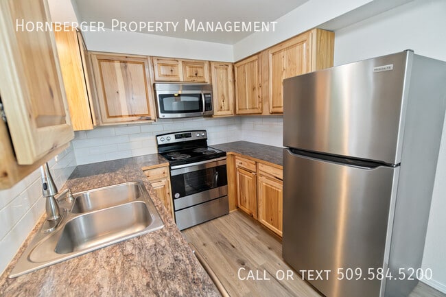 Building Photo - Duplex on the North Side