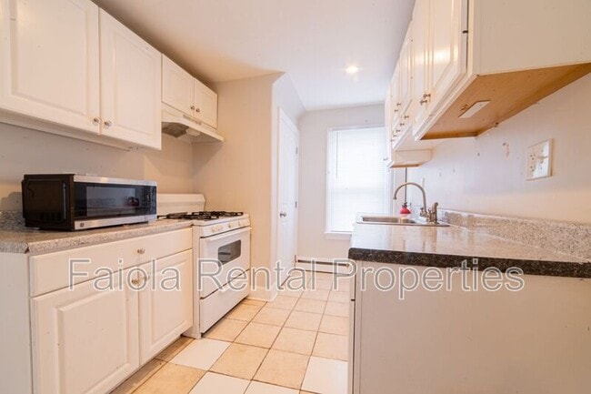 Building Photo - 319 Maurice St