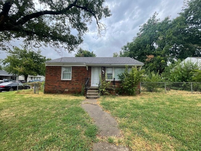 Building Photo - 3 Bedroom Midwest City Home!