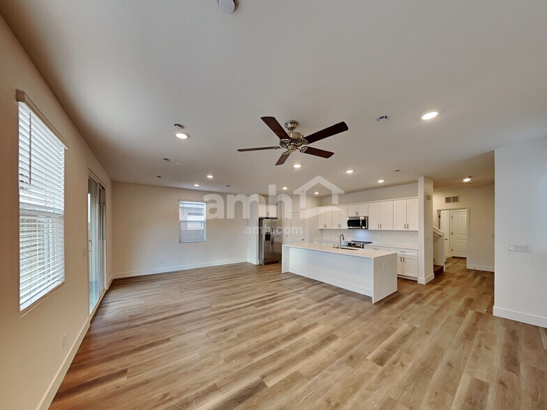 Building Photo - 11187 Magallanes St