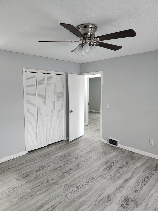 Building Photo - 6221 Boone Ave N