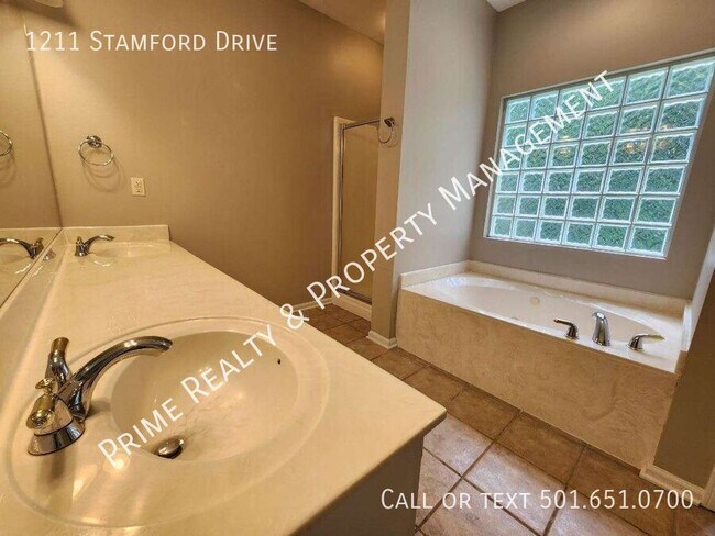 Building Photo - 1211 Stamford Dr