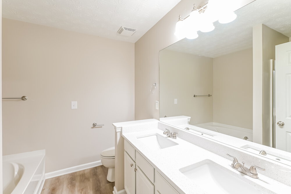Building Photo - 770 Brookside Parc Ln