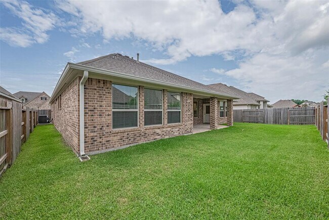 Building Photo - 5511 Highland Dr