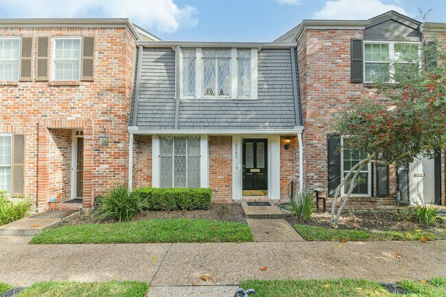 Building Photo - 2505 Watertown Mall St