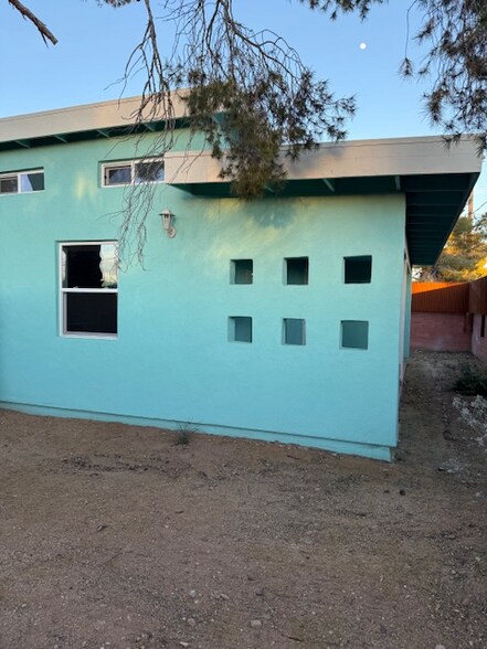 Building Photo - 5564 E Camden St