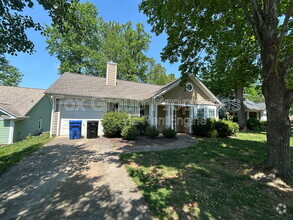 Building Photo - 401 Cedarcroft Dr