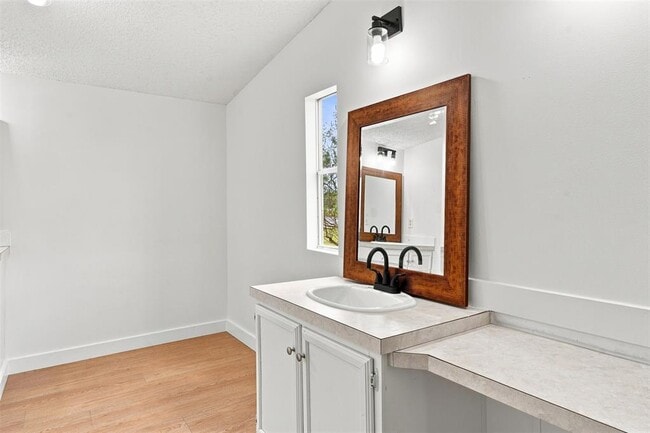 Building Photo - 1151 Heidenreich Ln