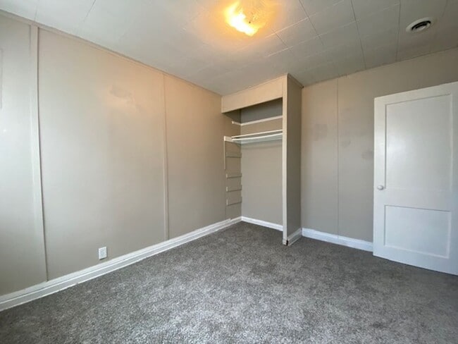Building Photo - 2 Bed 1 Bath Available in Springfield+