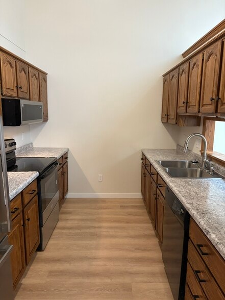 Building Photo - 830 Dover St