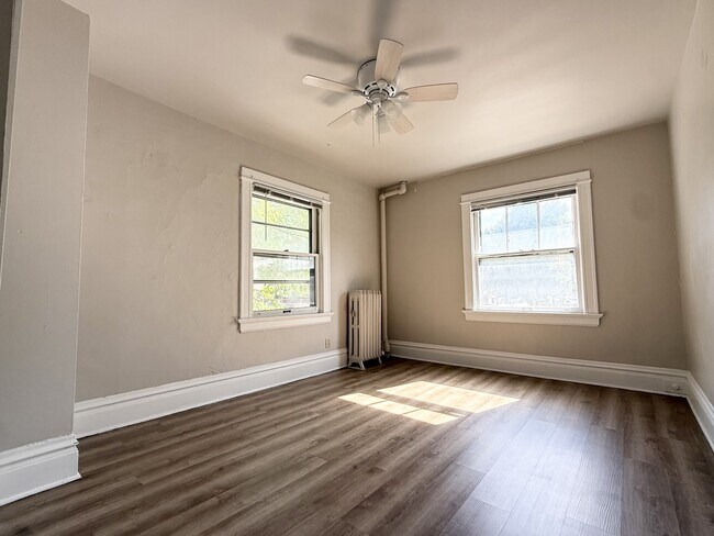 Building Photo - 201 N Pinckney St