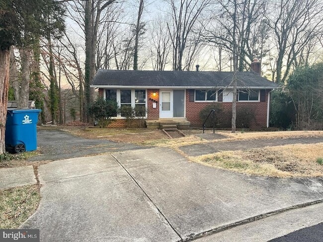 Building Photo - 6323 Fenton Ct