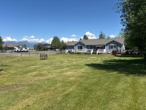 Building Photo - 3 bedroom single family home on large lot