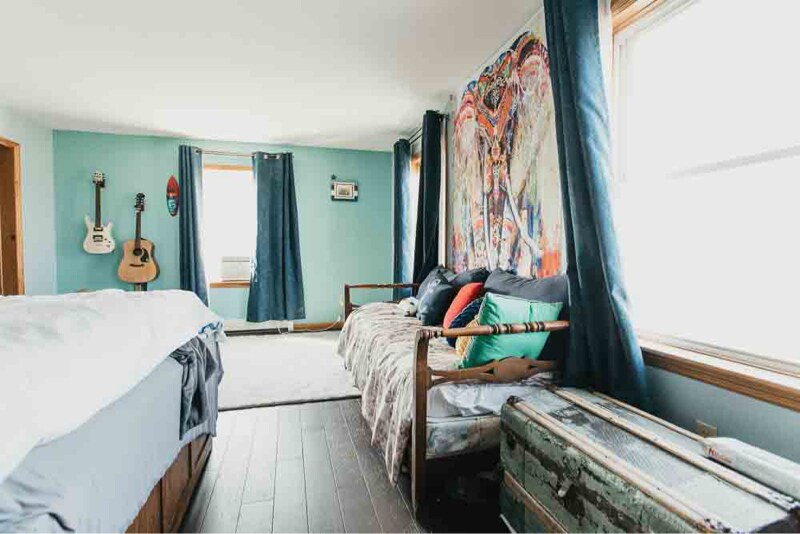 Building Photo - 687 Western Turnpike