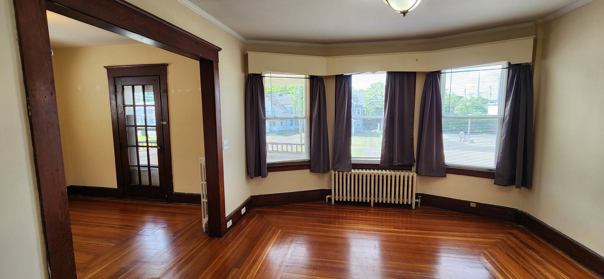 Building Photo - 352 Elm St