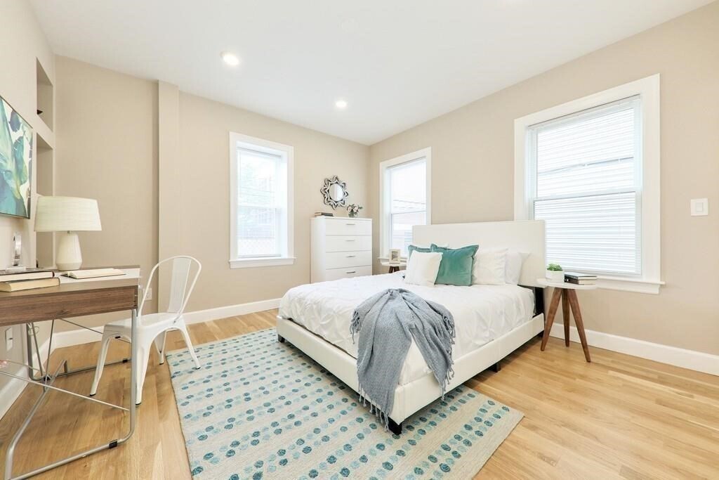 Building Photo - 37 Chelsea St