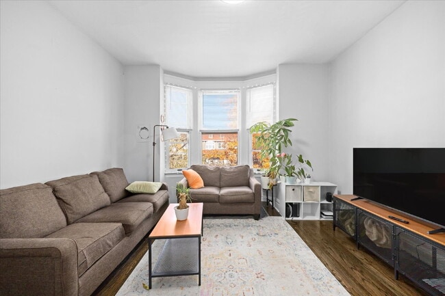 Building Photo - "Charming 3-Bed Duplex with Hardwood Floors & Cozy Fireplace - 6114 Waterman Blvd, St. Louis!" ST...