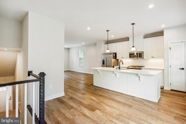 Building Photo - 19753 Grn Vlg Dr