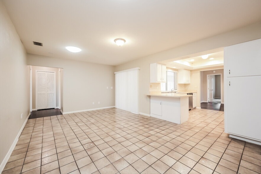 Building Photo - 2130 SE 9th Terrace