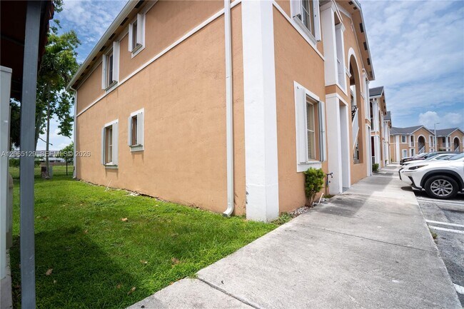 Building Photo - 17600 NW 73rd Ave