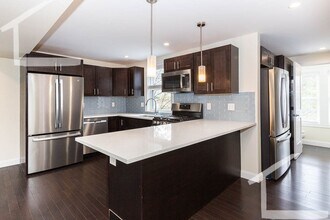 Building Photo - Charming 4 Bedroom