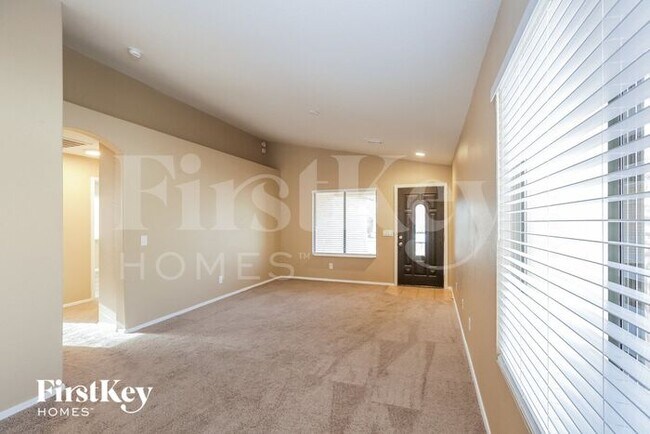 Building Photo - 10894 W Alvarado Rd