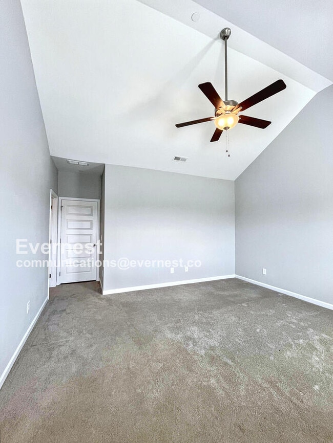 Building Photo - 1305 Ventura Ln