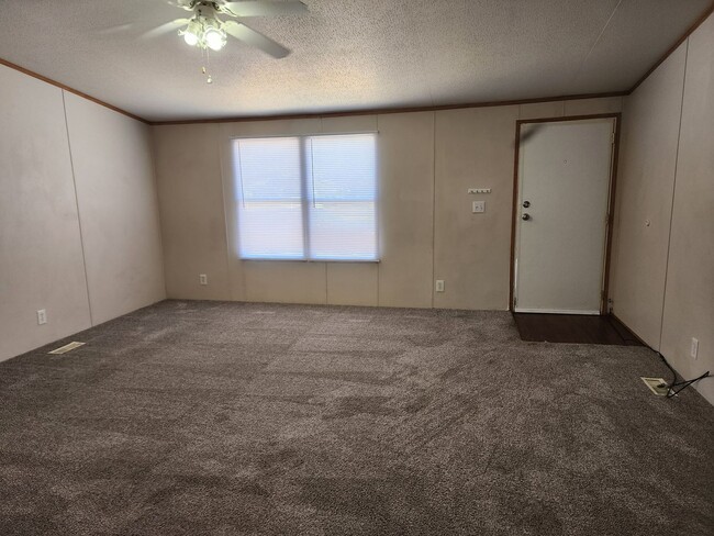 Building Photo - All utilities included!!!