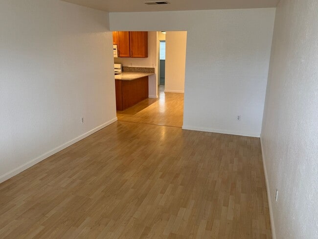 Building Photo - Harrison St Duplex