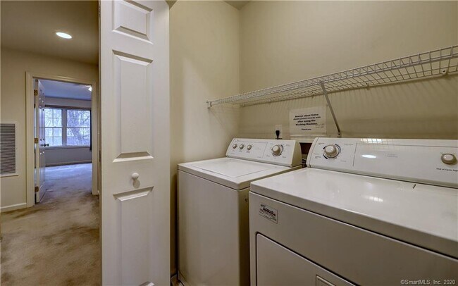 Building Photo - 60 Grove St