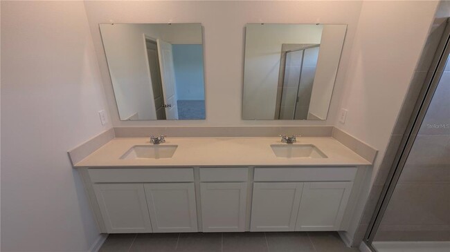 Building Photo - 3094 Chantilly Dr