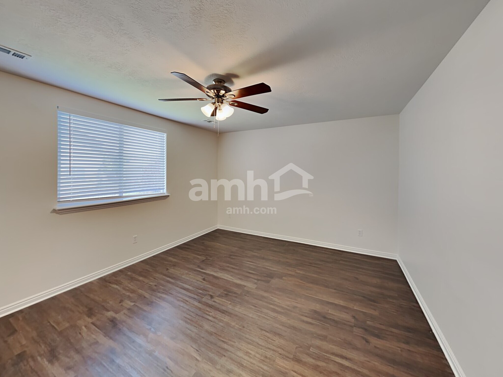 Building Photo - 2075 Ficus Way