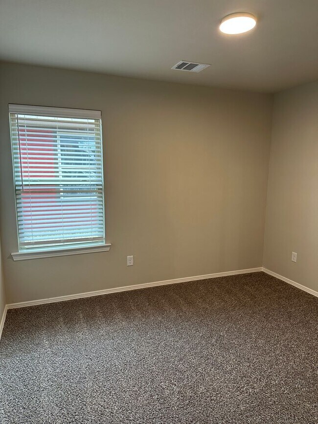 Building Photo - Navasota - NEW BUILD -3 bedrooms / 2 bath / 2 car garage with fenced in yard.