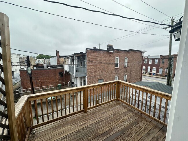 Building Photo - 407 N Lakewood Ave