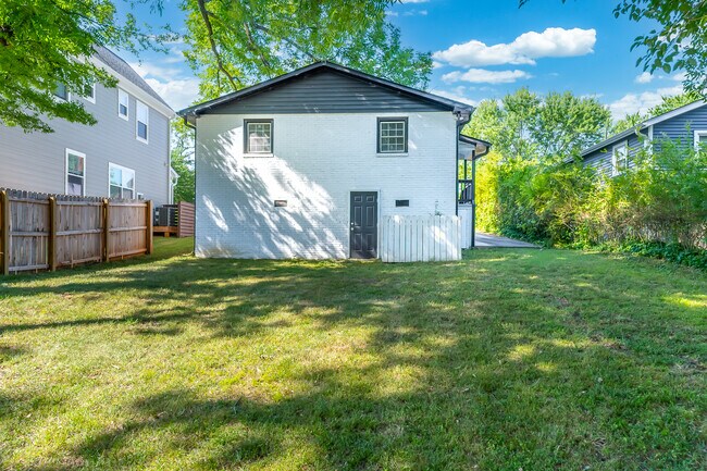 Building Photo - 314 Gower St